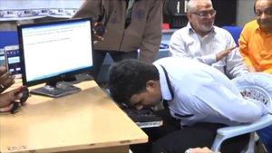 Житель Индии с помощью носа установил новый рекорд