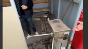 На работе в курилку через турникет. Работяги нашли лазейку.