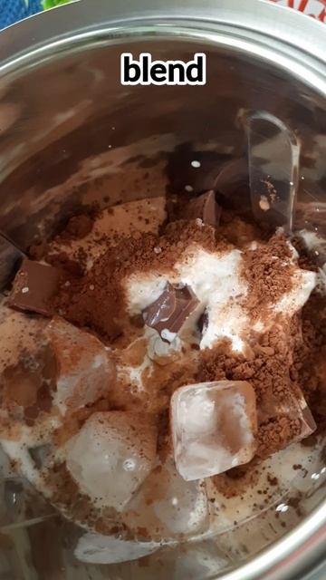 KITKAT Shake 😋 | Street style Milkshake Recipe #shorts #kitkatshake