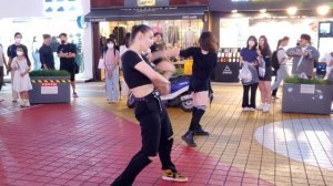 FRIDAY. BLACK MIST: ALINA, OLGA & HARANG. BEAUTIFUL SUPERB BUSKING. HONGDAE FESTIVAL STREET.