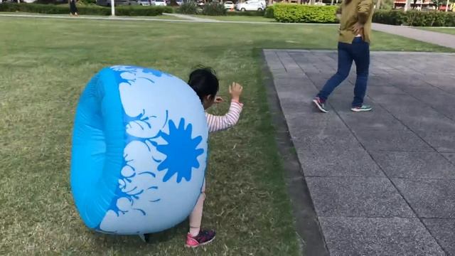 兒童充氣人體彈力碰碰樂玩法示範三