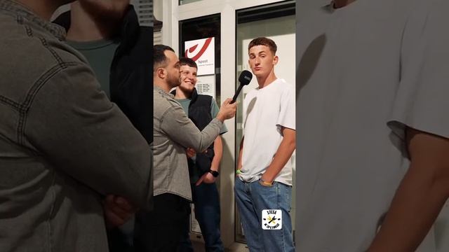 Никто не любит укроинушку!Почему?Да потому что,как говорят молодые люди,власть на Украине гавно !!!