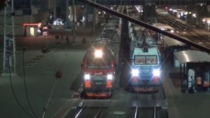 Электровоз ЭП1М-775 с ЧС4Т-714 и поездом №49 Кисловодск — Санкт-Петербург