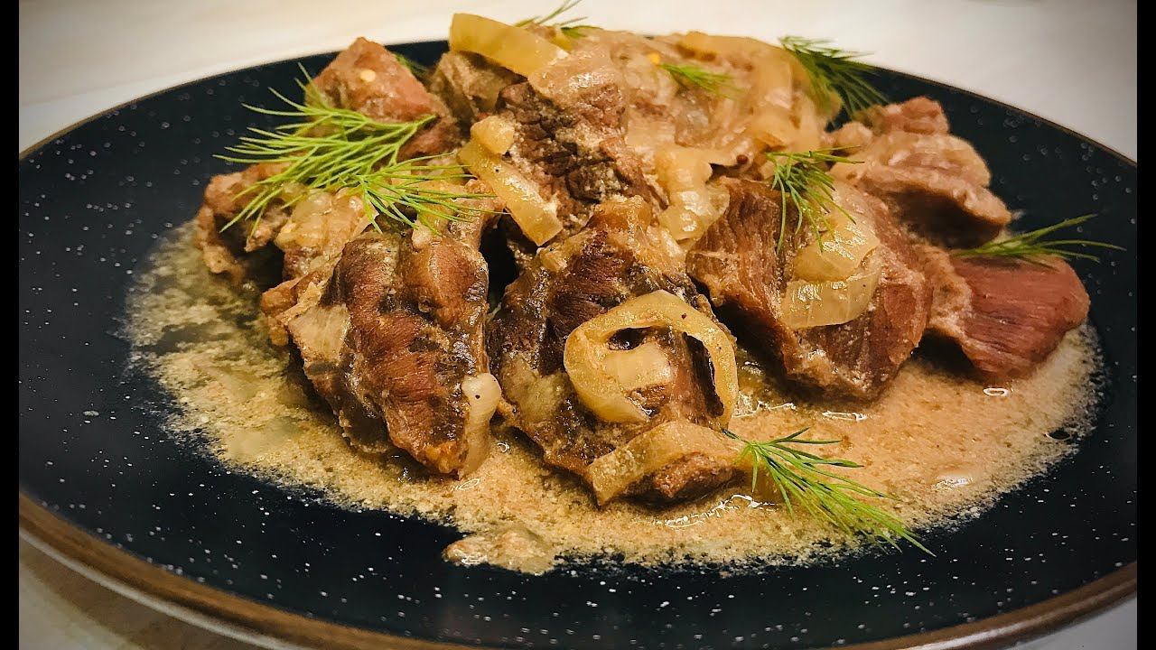 ГОВЯДИНА в СМЕТАННО-ЛУКОВОМ соусе. Нежнейшее мясо быстро, просто, без хлопот.