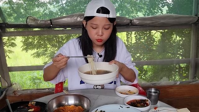 주문만..메뉴9개!😲슈퍼에서 이걸 다..?! 노포슈퍼에서 메뉴9개 주문해서 먹었어요ㅋㅋ잔치국수+김치전+콩국수+라면 분식먹방