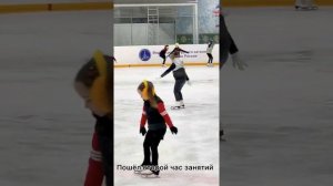 Фигурное катание.Начало пути моей фигуристки.#каток😁#аня#начинающий#блогер#из#деревни#