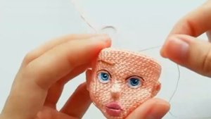 Вышивка бровей вязаной кукле
