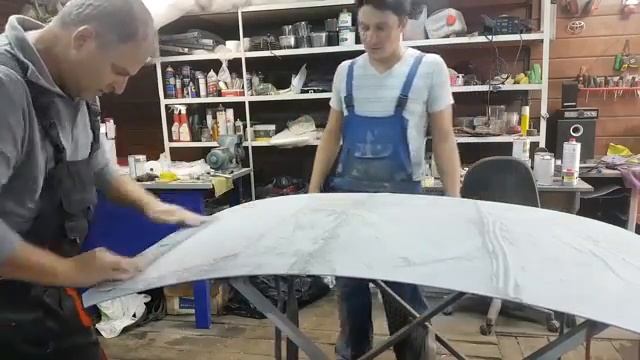 Ремонт капота шлифование грунта. Учимся. Извините за звук смотреть онлайн