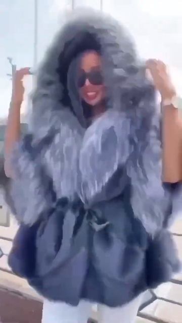 Шикарная шубка  из меха импортной норки с капюшоном, комбинирована мехом чернобурой лисы смотреть онлайн