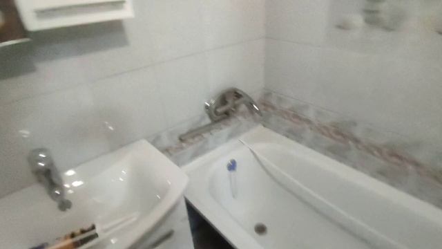 Как заделать щель между ванной и стеной своими руками. Чем замазать щель между ванной и стеной.