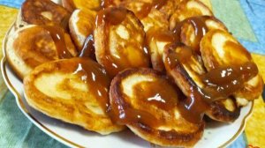 Ванильные оладьи с карамельным соусом