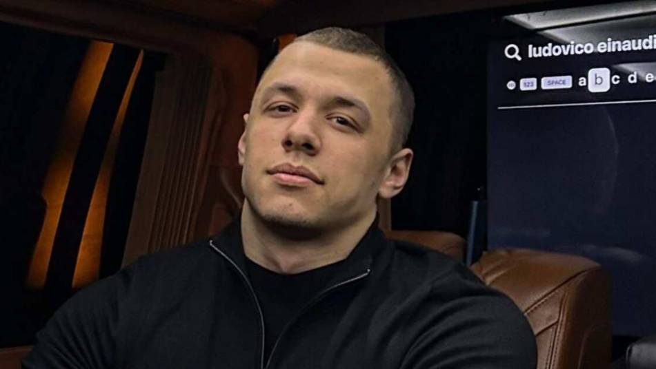 Рэпера Макана на Bentley задержали сотрудники ГАИ в центре Москвы