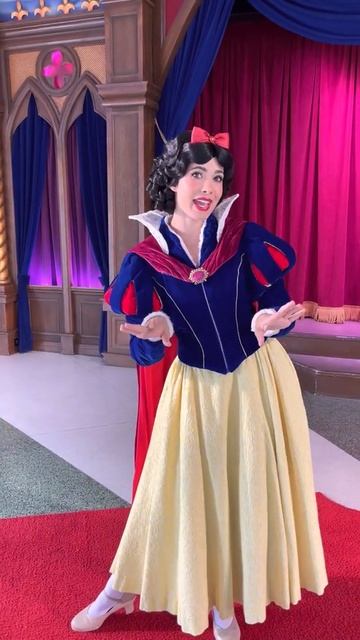 Snow White at Disneyland 4 смотреть онлайн