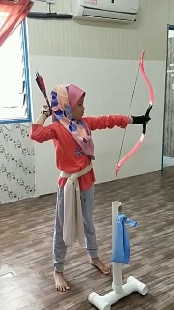 My customer's daughter Archery Playing TARTARBOW in Malaysia (Produk Muslim Berpanah) смотреть онлайн