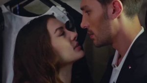 Эсра и Озан / Ты должна рядом быть