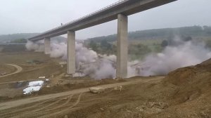 Высокоточная инженерия и колоссальная мощь: зрелищный демонтаж гигантских сооружений