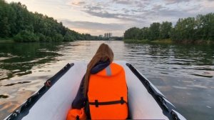32 км/ч на моторе 9.9 сузуки и ПВХ лодке Stingray 360. Килевое дно высокого давления.