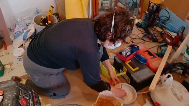 Доделываю мелкие косяки в ремонте. Показываю, чем приходится работать. Сколько денег обошлись двери смотреть онлайн