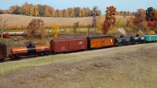 Atchison Topeka and Santa Fe Railway 2-8-2 Mikado 3129 hauls a short frieght смотреть онлайн