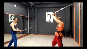 Удар катаной при уходе вбок. Удар Katana наносится одной рукой