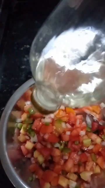 Receita fácil e deliciosa de Vinagrete: Dê um toque especial em suas saladas e churrascos