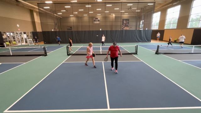 Suzanne & Eric vs Susan & Jay. 12-11-22. Wake Forest Pickleball смотреть онлайн