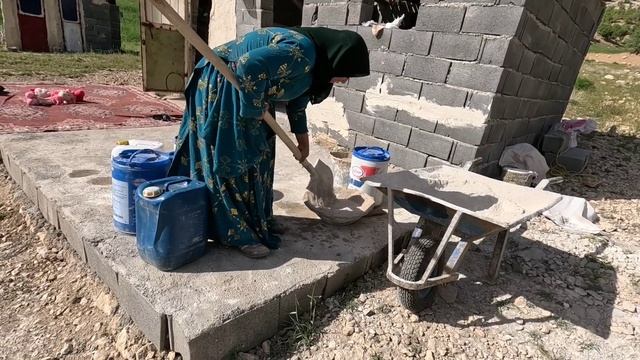 The cold can't stop her: building a wooden pallet roo#doora#tlird смотреть онлайн