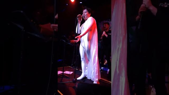 I Am Very Good At Running Cults - Kelvin Moon Loh - Beetlejuice Black & White Ball смотреть онлайн