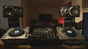 Audiophile! HighQ AudiowithVideo! Yamaha NS-30x home speakers.