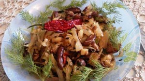 Гарнир из квашенной капусты и фасоли