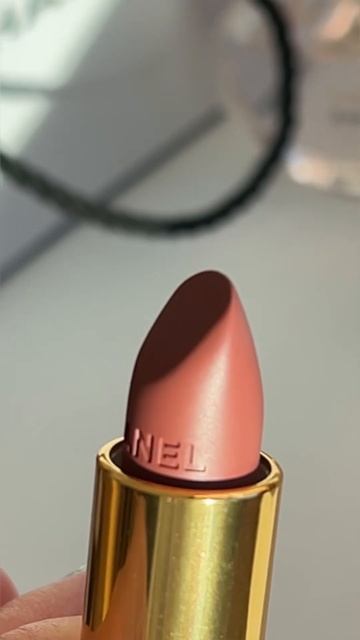 Очень красивая помада от Chanel - 62 оттенок, насыщенный нюд 🤍 #маривинникова #помада #lipstick смотреть онлайн
