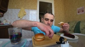 МУКБАНГ ДРУГАЯ ВЕРСИЯ - БУРГЕРЫ БИГ СПЕШИАЛ С ГРИБАМИ / ФИШ БУРГЕР / СТРИПСЫ / EATING MUKBANG АСМР