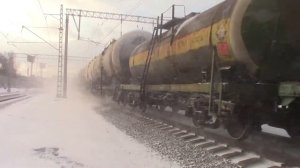 Электровоз ВЛ11М-433/311 с одним пассажирским вагоном и грузовым составом