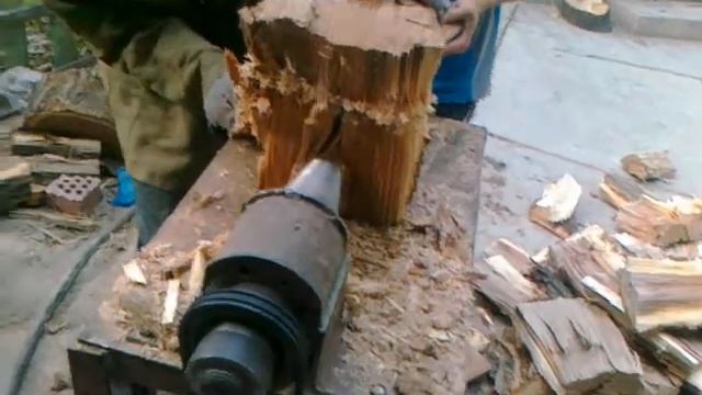 колка карагача винтовым колуном смотреть онлайн