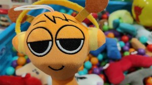 оранжевый спрунки для детей, играем в мягкую игрушку спрунки