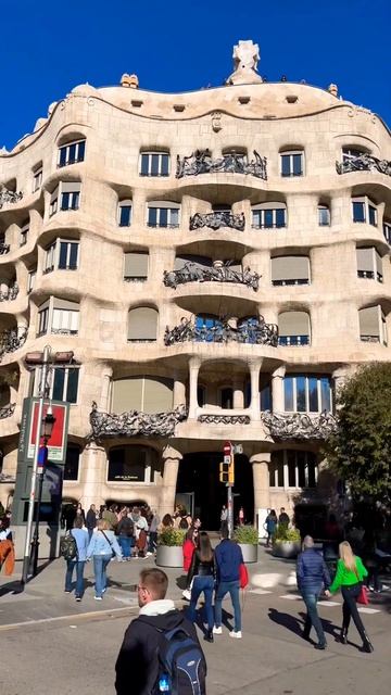 Гид в Барселоне. Испания. Дом Мила #гидвбарселоне#испания#gaudi#spain