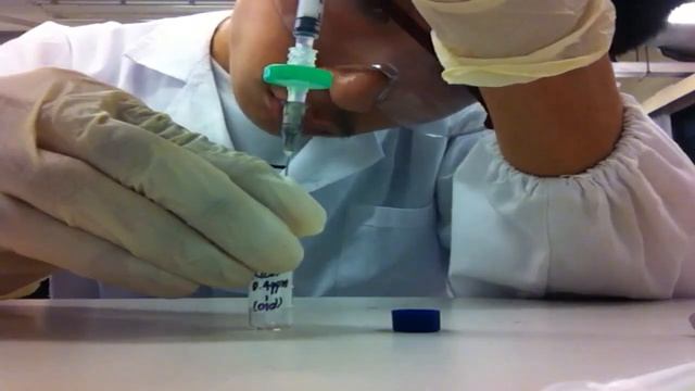 Filtering into a plastic insert inside a vial (4/4)