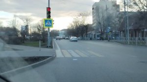 Разлетелись флаеры на перекрёстке