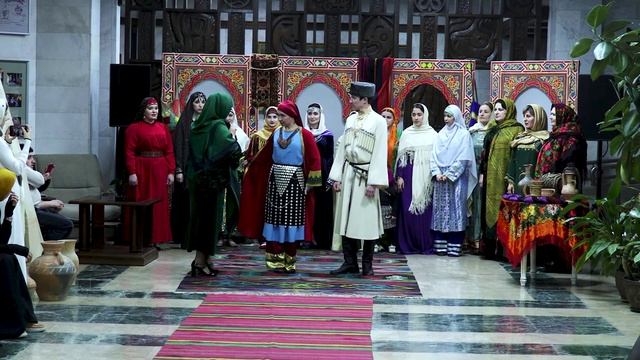 Праздник национального платка в этническом стиле прошел в Даргинском театре (эпизод снят 10.04.25г)