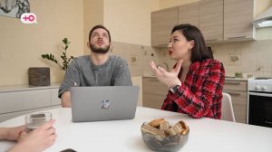 Две умные взрослые тёти учат молодого парня жить