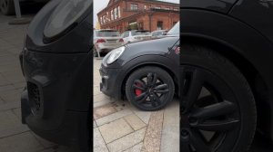 Остановили владельца MINI Cooper, чтобы задать ему несколько вопросов ⭣