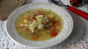 Легкий куриный суп с овощами и кабачками