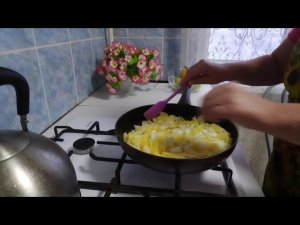 А,у нас на ужин,жареная картошка с солёными грибами
