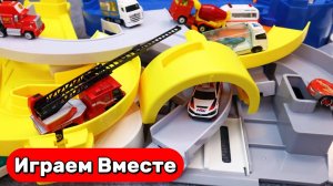 Играем в машинки ! Машинки и грузовики в большом на БОЛЬШОЙ гоночной трассе 🚗🚚
