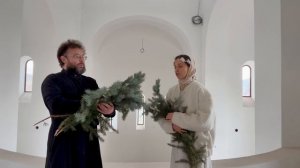 Французская колядка. Монахиня Иулиания Денисова.
Поют Плужниковы иерей Сергий, и Мария.