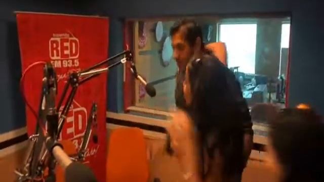 John Abraham at Red FM Studios with RJ Rohini.wmv