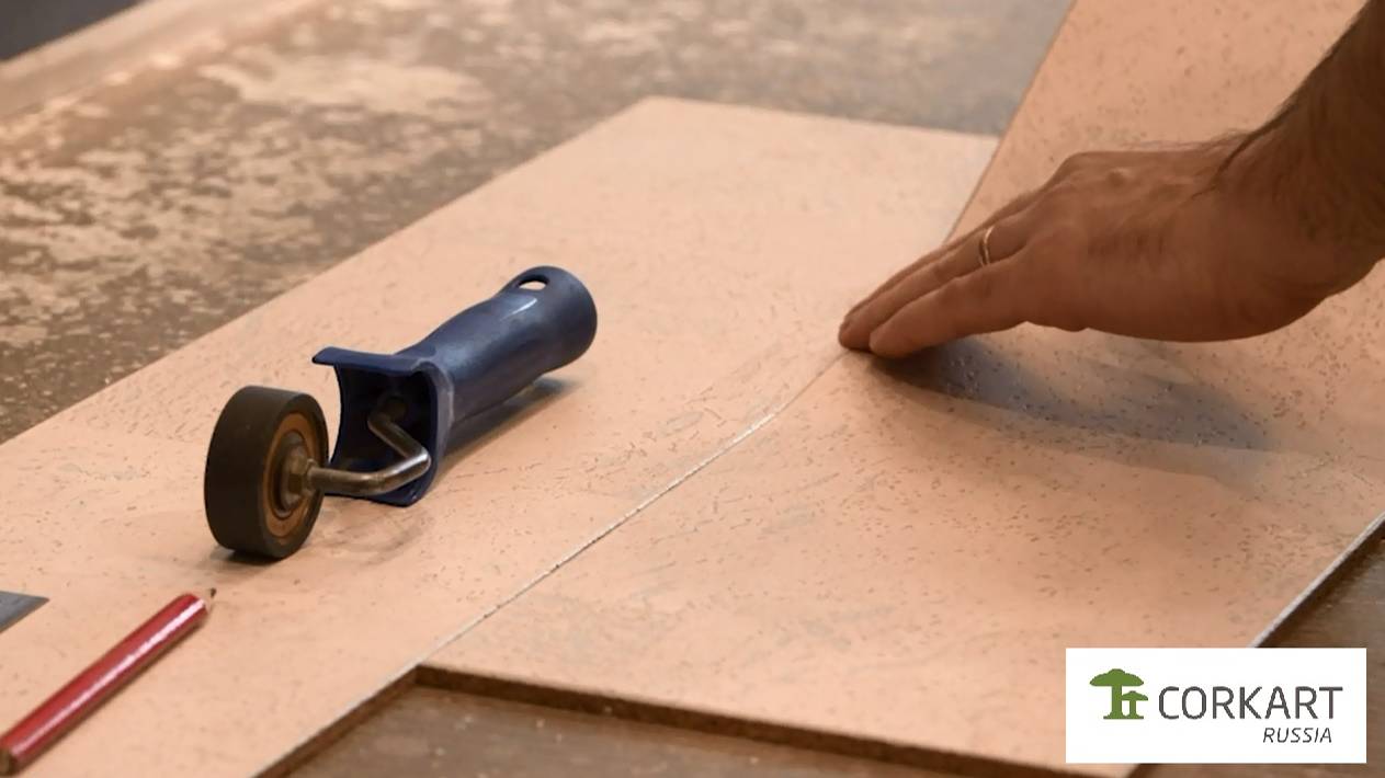 Укладка пробкового пола Corkart на контактный клей на основе растворителя смотреть онлайн