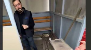 В курилку теперь только через турникет. Работяги нашли лазейку.