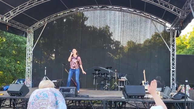 Яна Баркова - Танцы смотреть онлайн