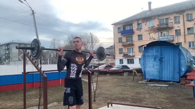 Приседания с весом programmy